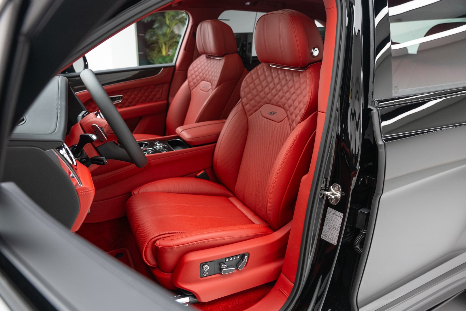 2023 BENTLEY BENTAYGA S | HIGH SPEC | DIAMOND QUILT LEATHER | REAR ENTERTAINMENT | CARBON INTERIORS